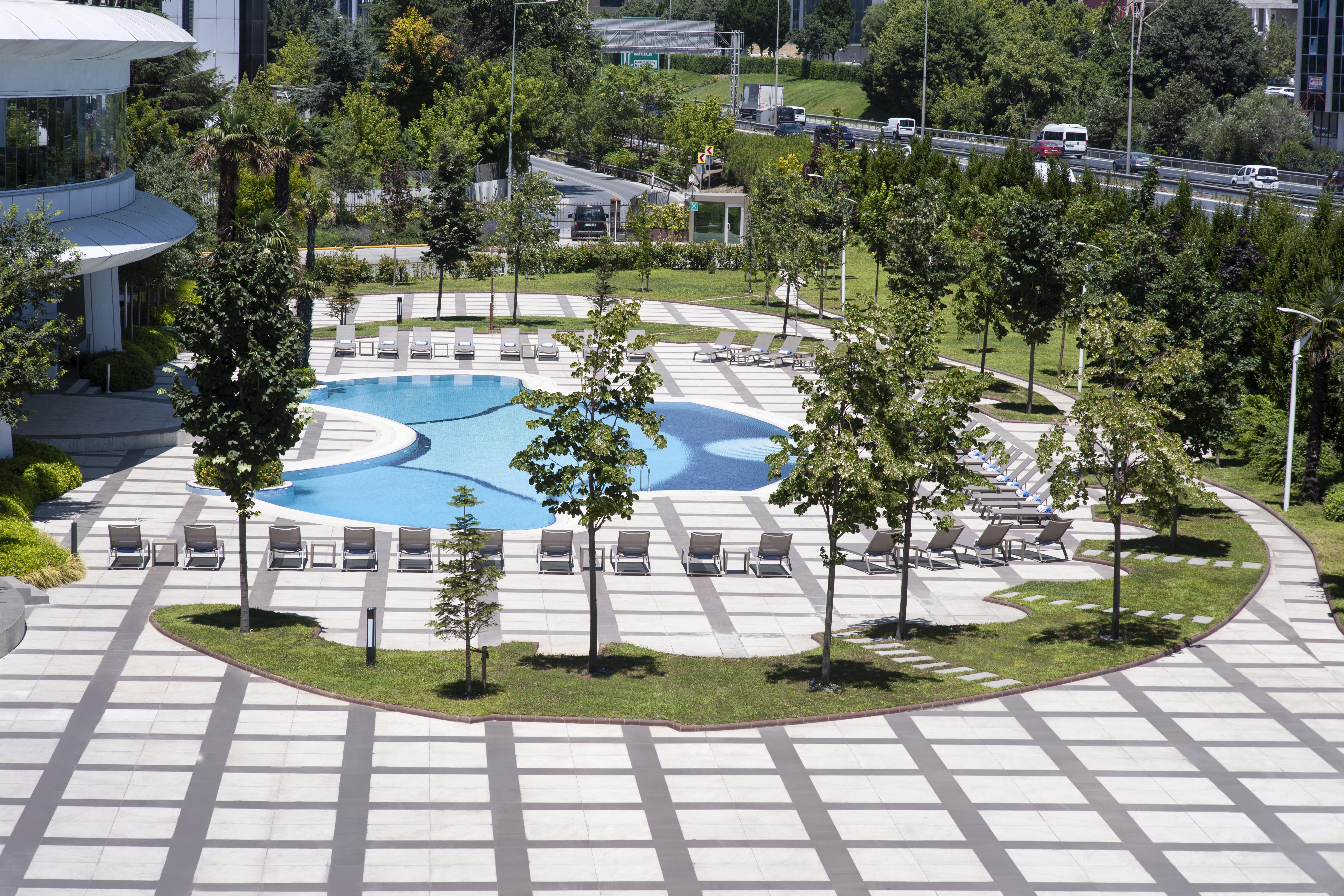 Elite World Grand Istanbul Basin Ekspres Hotel Ngoại thất bức ảnh The park