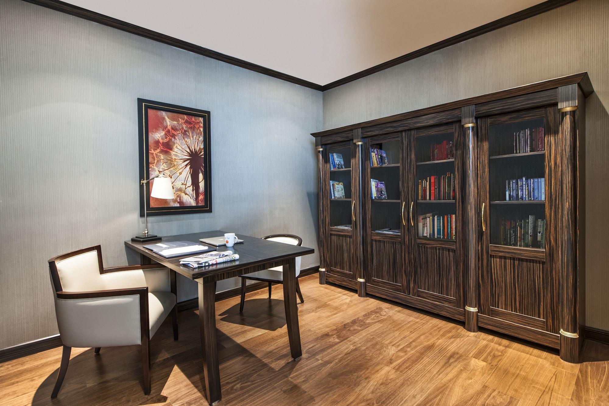 Elite World Grand Istanbul Basin Ekspres Hotel Ngoại thất bức ảnh Library