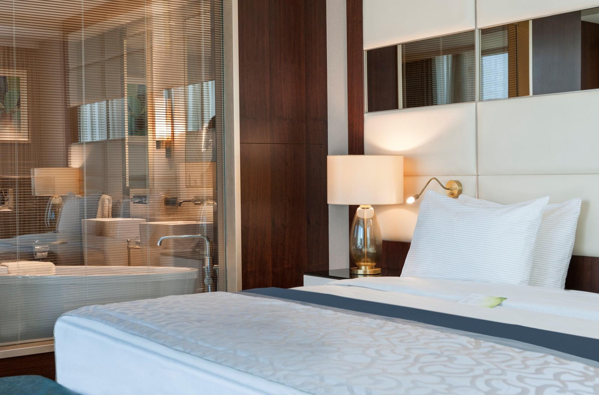 Elite World Grand Istanbul Basin Ekspres Hotel Ngoại thất bức ảnh A bedroom in the hotel