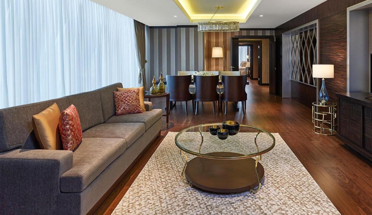 Elite World Grand Istanbul Basin Ekspres Hotel Ngoại thất bức ảnh A living room in a suite at the Ritz-Carlton, Istanbul
